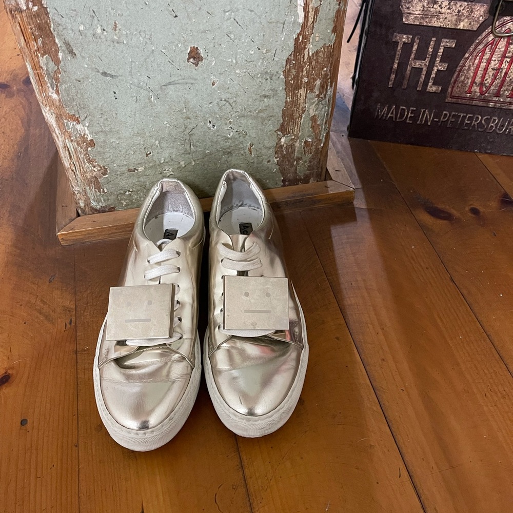 Acne Studios Gold “Face” Sneaker. Sz EU37